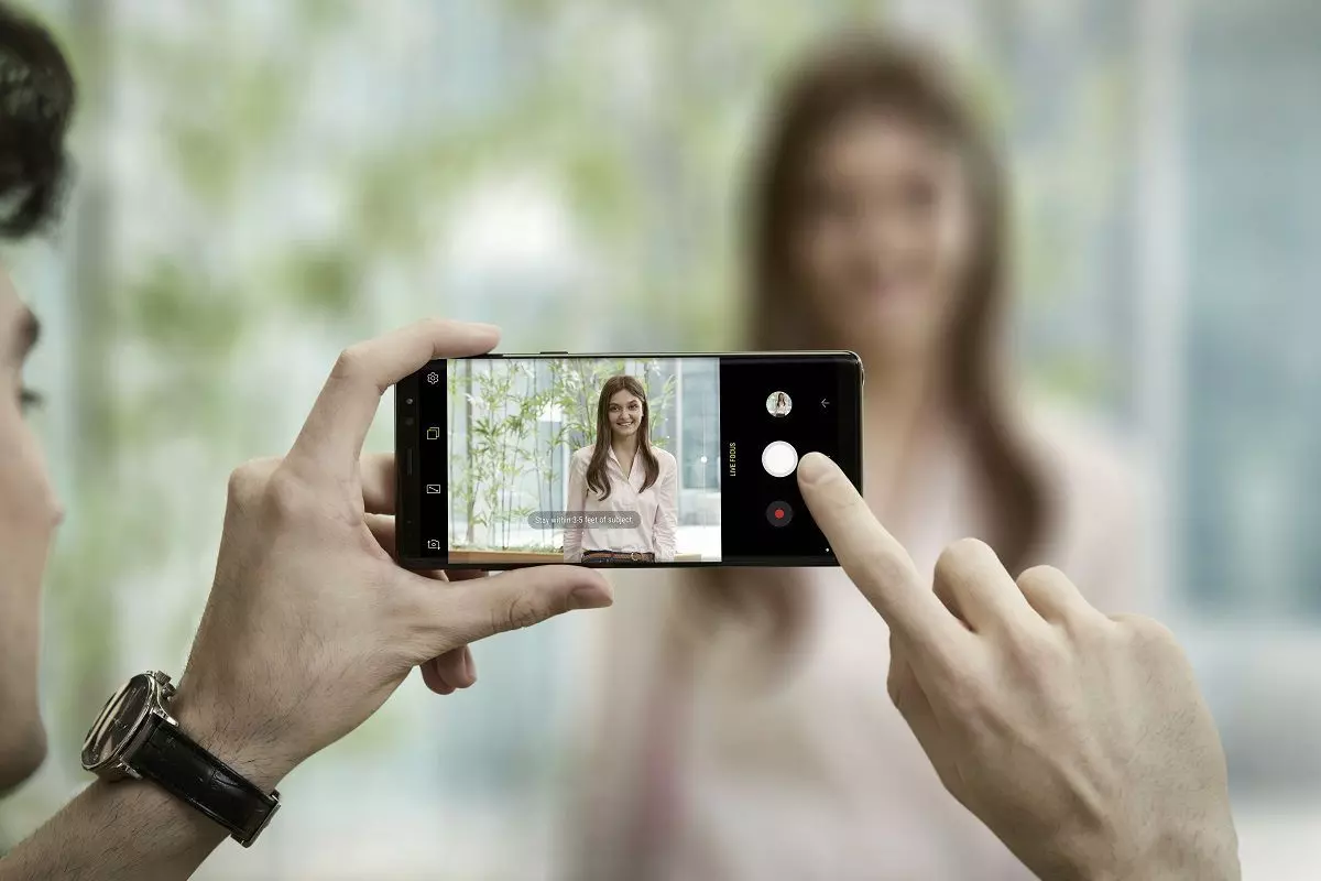 Новый фотосенсор от Samsung принесет портретный режим из Note8 в однокамерные смартфоны