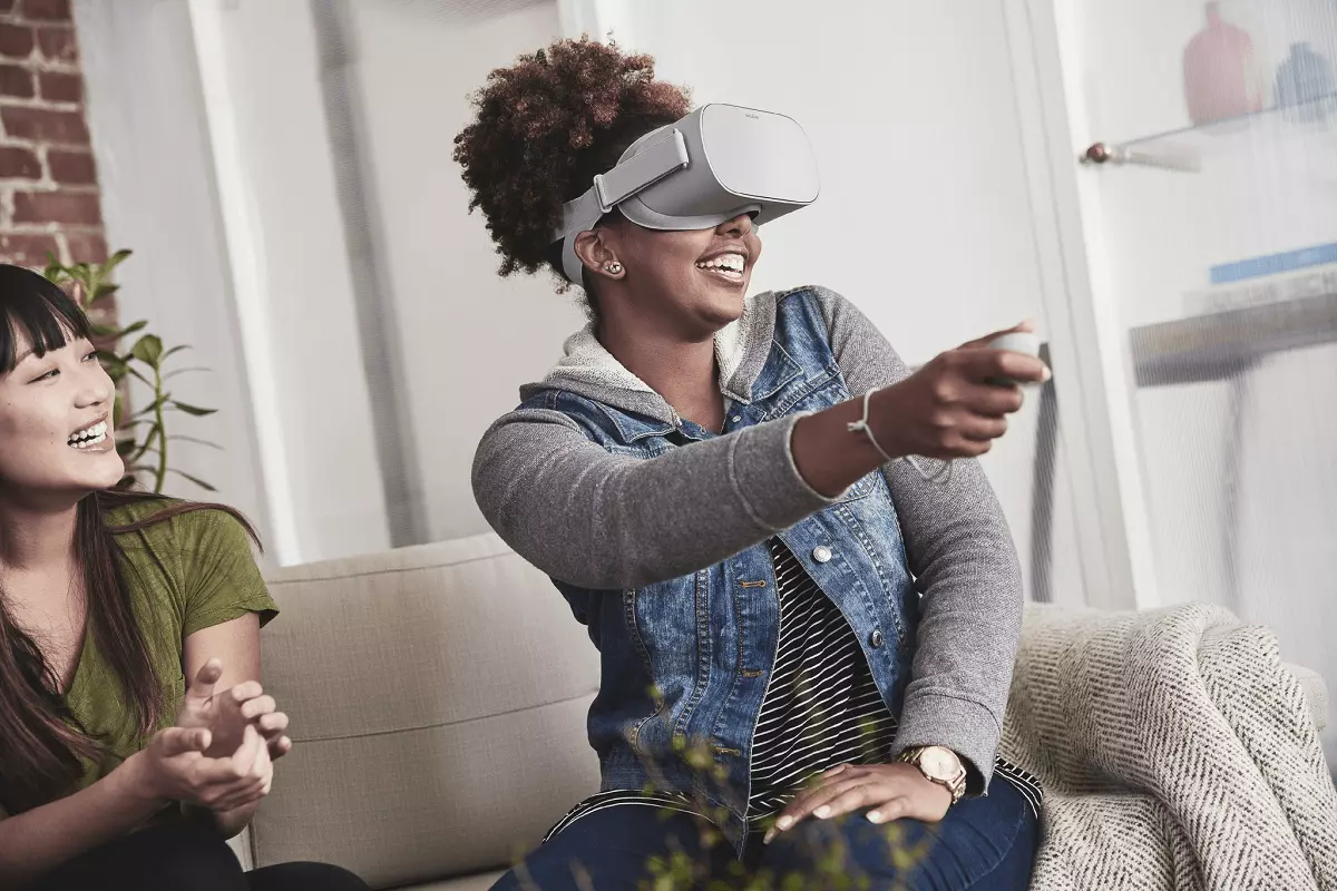 Марк Цукерберг показал новые автономные VR-очки под названием Oculus Go