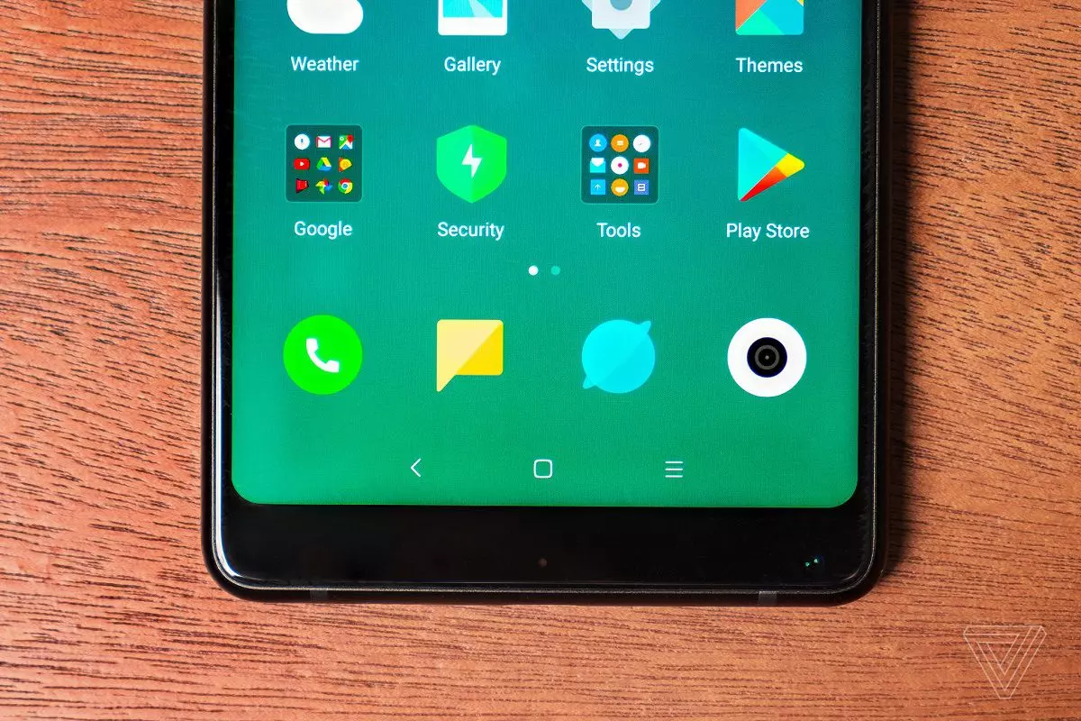 Xiaomi Mi Mix 2 – уникальный смартфон без рамок с трех сторон