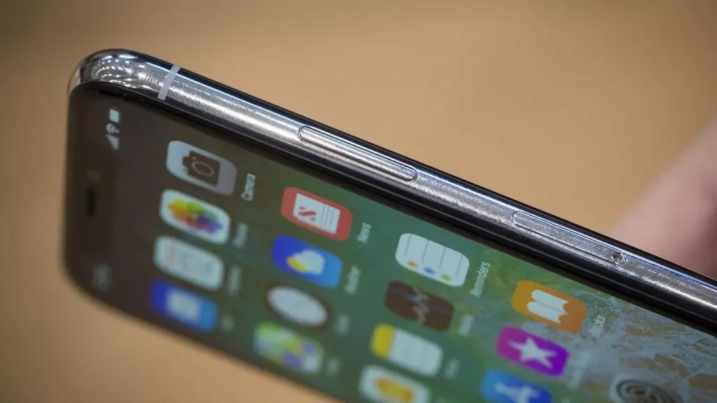 Apple рассчитывает на помощь LG в создании гибкого смартфона