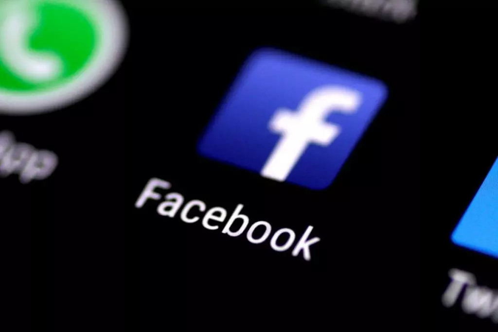 Facebook запрещает рекламу криптовалют
