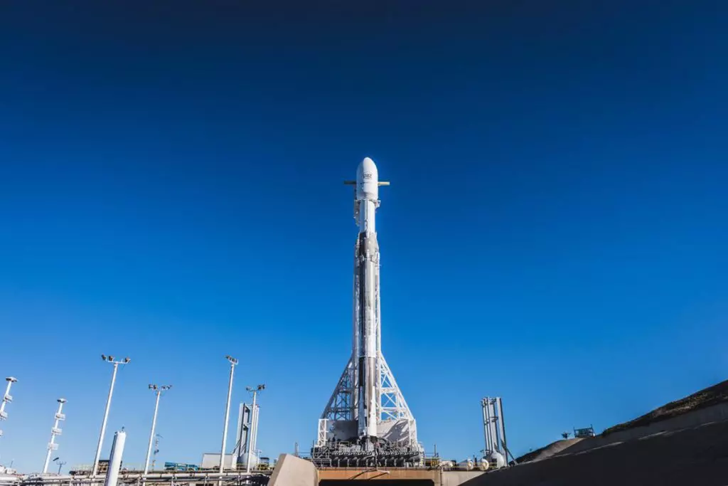 SpaceX заложила основы глобальной спутниковой сети