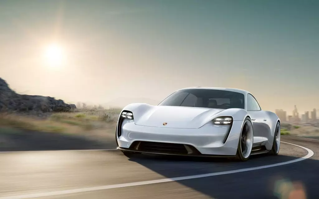 Porsche создаст для электрокара Mission E сеть станций быстрой зарядки